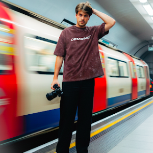 Acid washed tshirt "UNCONVENTIONAL".